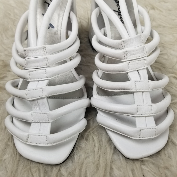 FREE PEOPLE Strappy Cage Style Chunky Heel Sandals White Leather 39** - Picture 4 of 15